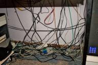 Angeh�ngtes Bild: unterm_tisch.jpg